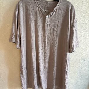 Vuori Men's Short-Sleeve Henley in Light Taupe